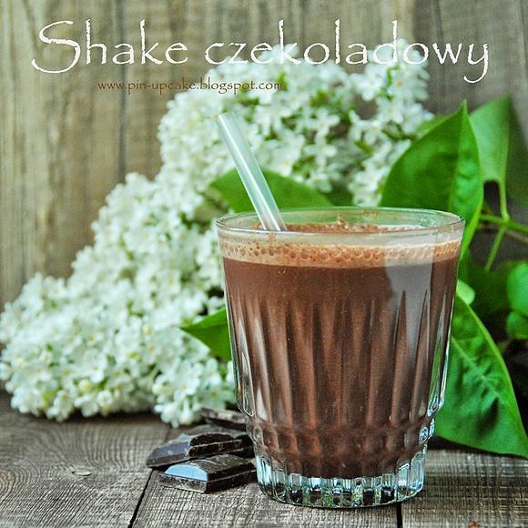 Shake czekoladowy z bananem i migdałami