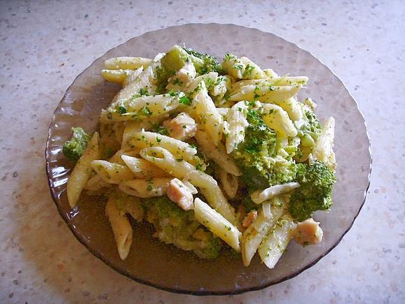 Penne z brokułem i kurczakiem w sosie mascarpone