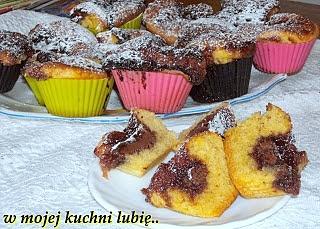 Babeczki z masłem orzechowym i dżemem