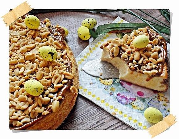Sernik kajmakowy z orzechami