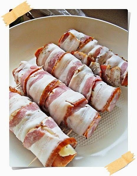 Wyrolowana pieczona kiełbasa