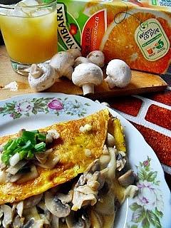 Omlet z pieczarkami i serem na śniadanie