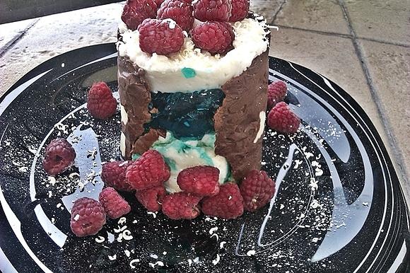 Deserek w czekoladowym kubeczku