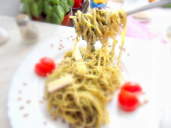 Spaghetti z pesto bazyliowym
