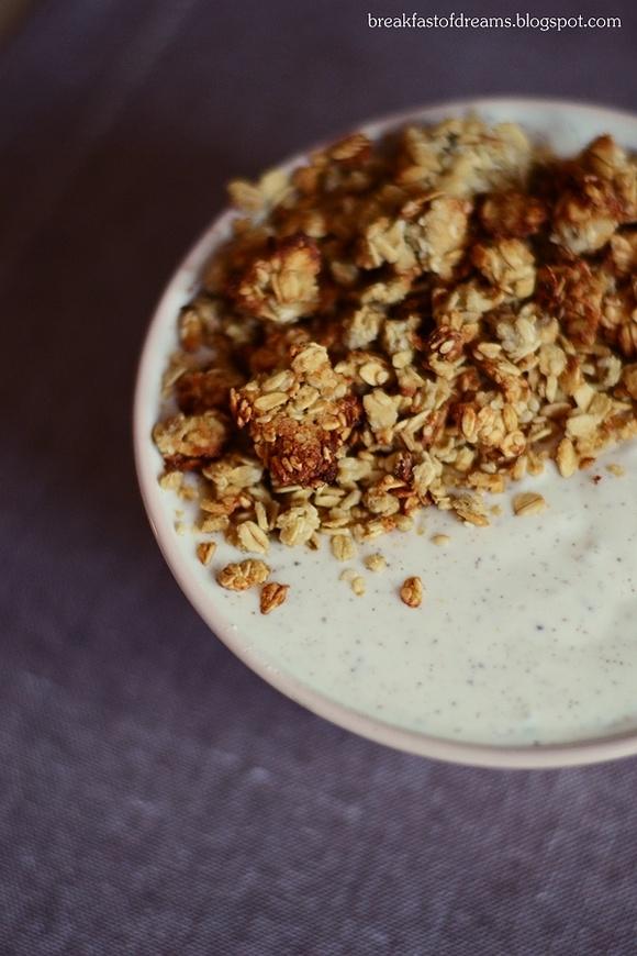 Cynamonowy jogurt z domową sezamową granolą