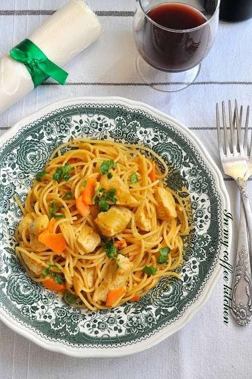 Curry z kurczaka z makaronem