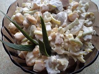Sałatka z pieczarkami i kukurydzą