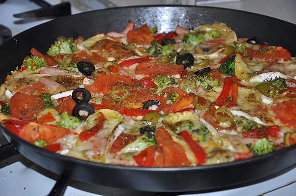 Bezglutenowa pizza na pomidorowym spodzie