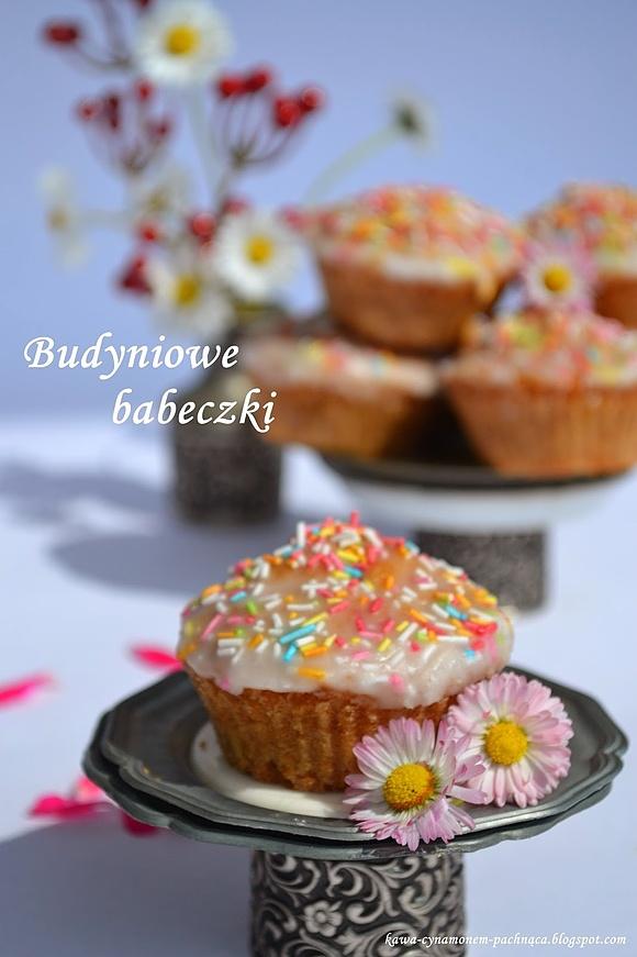 Budyniowe babeczki z lukrem