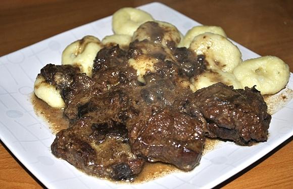 Karkówka z sosem śliwkowo-cynamonowym