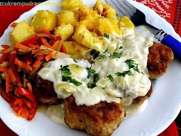 Frykadelki z sosem cebulowym