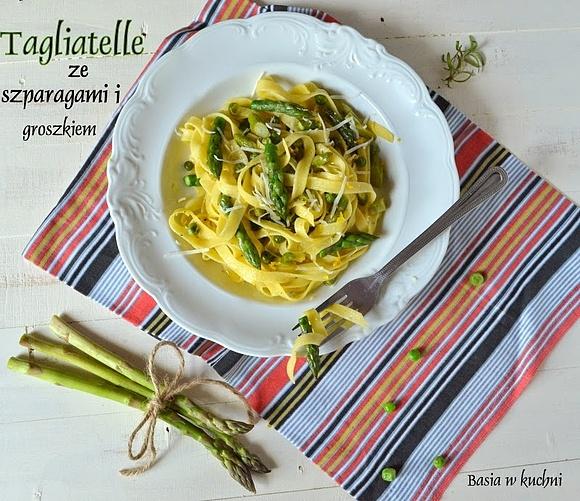 Tagliatelle ze szparagami i groszkiem