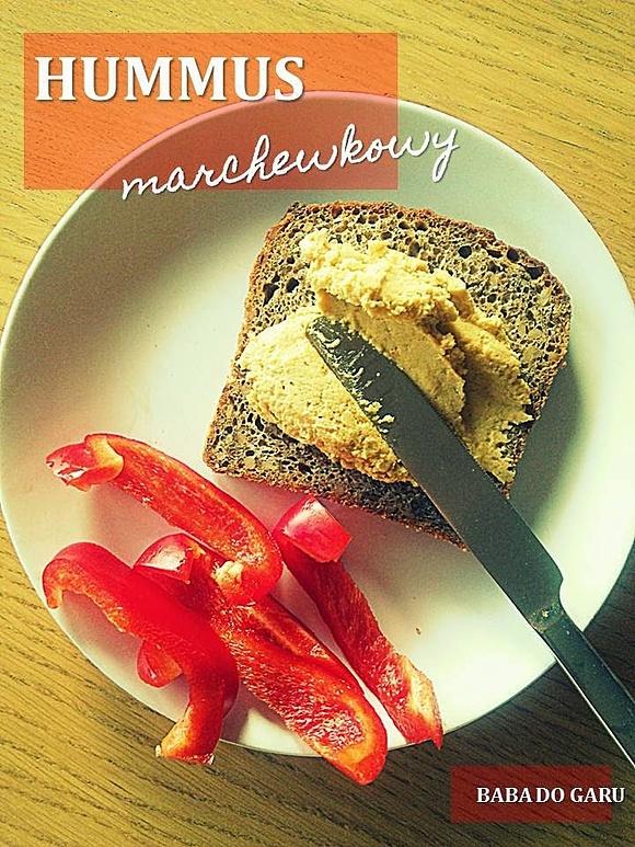 Kanapka z hummusem marchewkowym