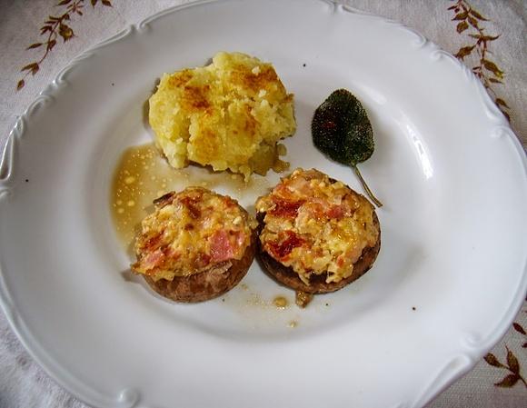 Pieczarki faszerowane