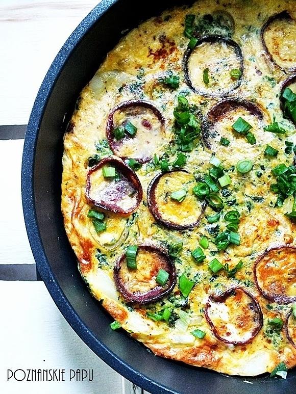 Hiszpańska tortilla z chorizo i ziemniakami