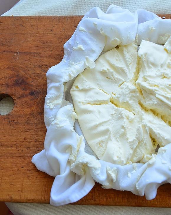 Domowa kremowa ricotta
