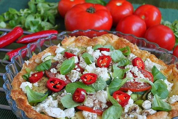 Wiosenna tarta na francuskim cieście z serem feta