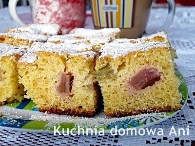 Ciasto z rabarbarem i owocami sezonowymi