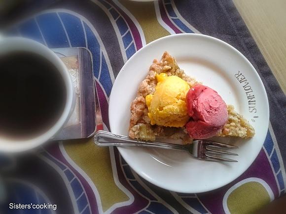 Tarta z rabarbarem i kruszonką wegańska