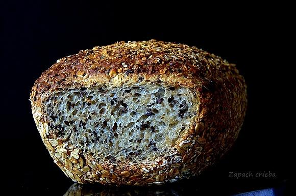 Chleb z płatkami owsianymi i nasionami lnu