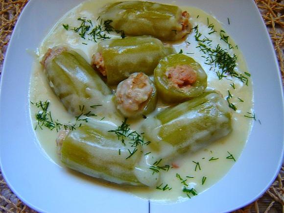Ogórki nadziewane w śmietanowym sosie