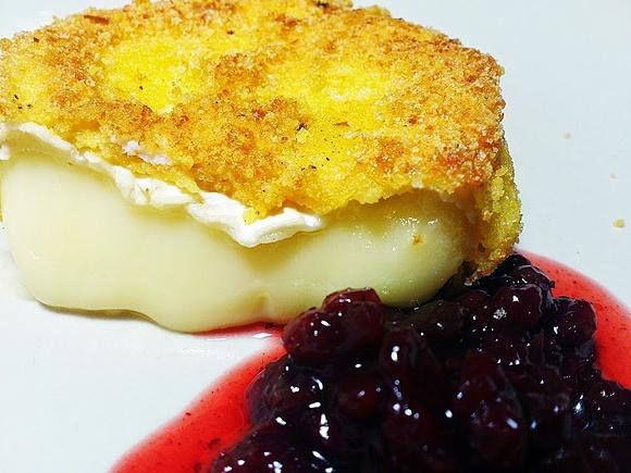 Camembert w chrupkiej panierce z żurawiną