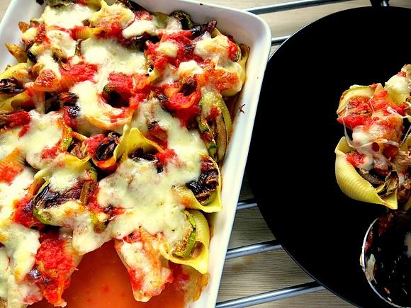 Muszle faszerowane tuńczykiem i grillowaną cukinią