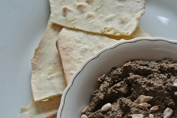 Pasta z czarnych oliwek