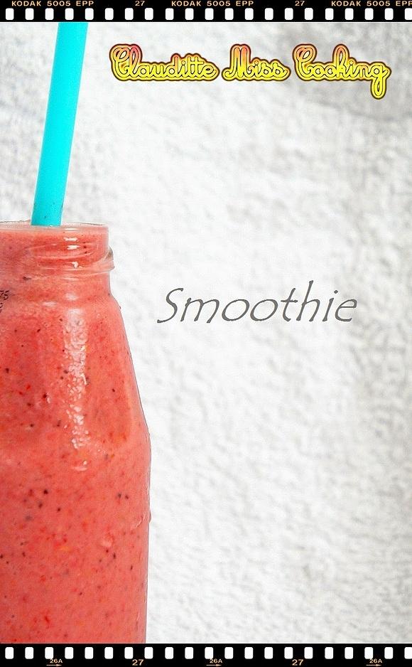 Smoothie z owoców i mleka
