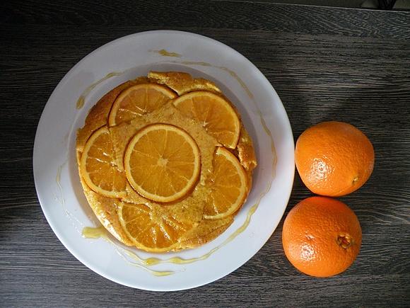Tort pomarańczowy na mące kukurydzianej