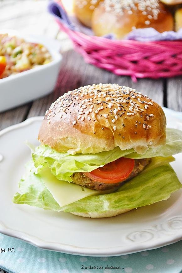 Bułki na burgery i domowe burgery