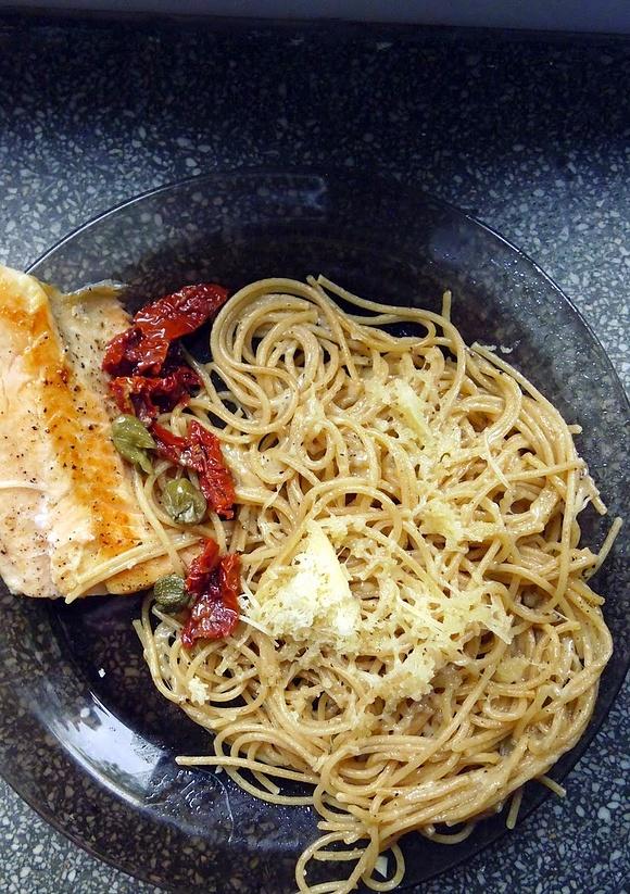 Cacio e pepe - spaghetti z serem i pieprzem