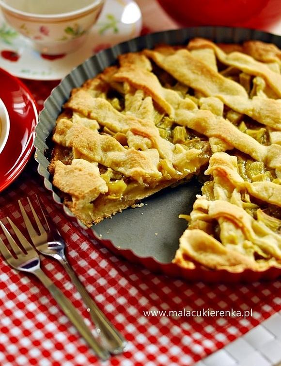 Tarta z rabarbarem i migdałami