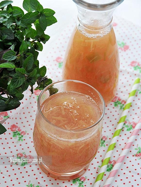 Waniliowy kompot z rabarbarem