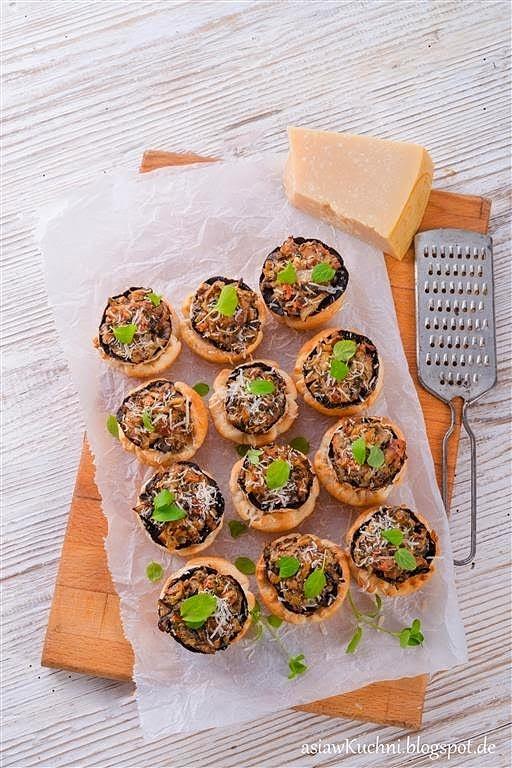 Pieczarki faszerowane w koszyczkach z ciasta francuskiego