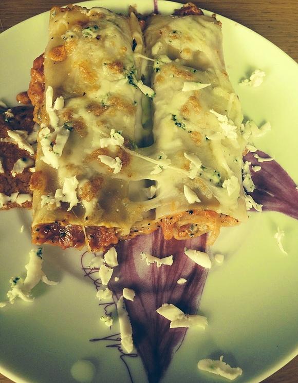 Cannelloni z farszem pomidorowym i serem pleśniowym