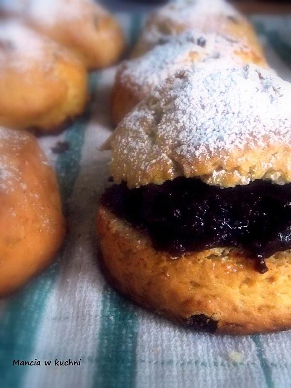 Scones z rodzynkami i limonką