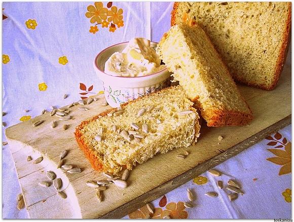 Chleb z maszyny z słonecznikiem oregano i olejem rzepakowym