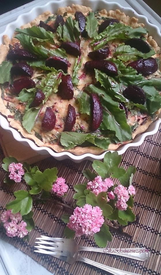 Liściasta tarta z botwinką i karmelizowanymi buraczkami