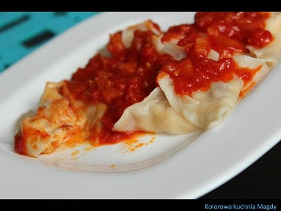 Pierogi z mozzarellą i suszonymi pomidorami