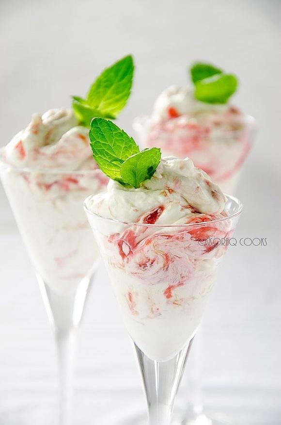 Rabarbarowy syllabub z kardamonem
