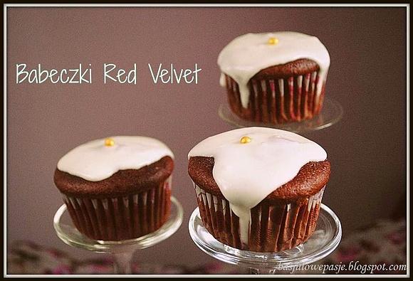 Babeczki Red Velvet na Światowy Dzień Pieczenia