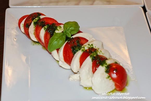 Sałatka caprese z własnym sosem pesto