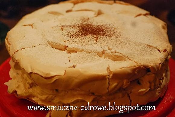 Tort bezowy dacquoise z orzechami