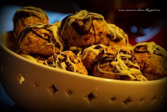 Ciasteczka z pistacjami i czekoladą na mące orkiszowej