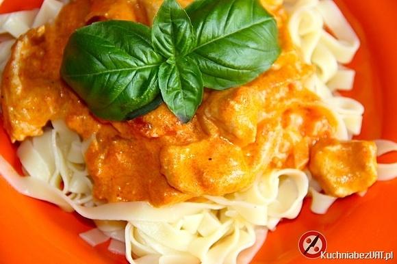 Tagliatelle z indykiem, pomidorami i mascarpone