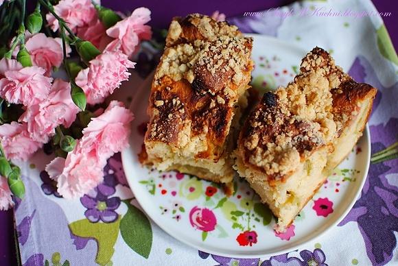 Drożdżowe rabarbarowe ciasto - Mama to potrafi