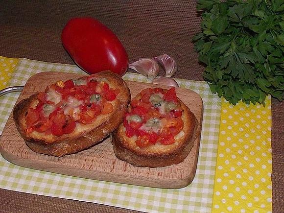 Bruschetta z pomidorami i gorgonzolą