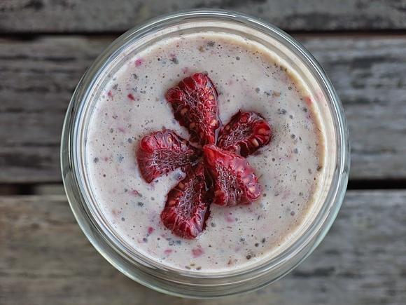 Waniliowa malina smoothie raw vegan