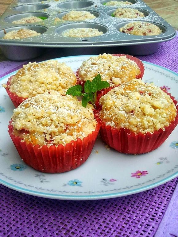 Muffinki cynamonowe z rabarbarem